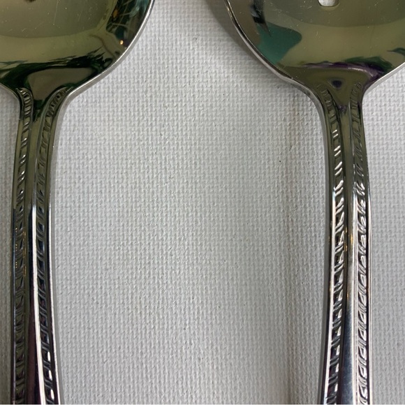 Reed & Barton Traditional Tanglewood 18/10 Stainless Slotted Spoon Serving Set 2 - Picture 7 of 16